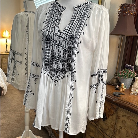 Raj Navy Blue and White Embroidered Tunic with Mandarin Collar - Picture 2 of 11